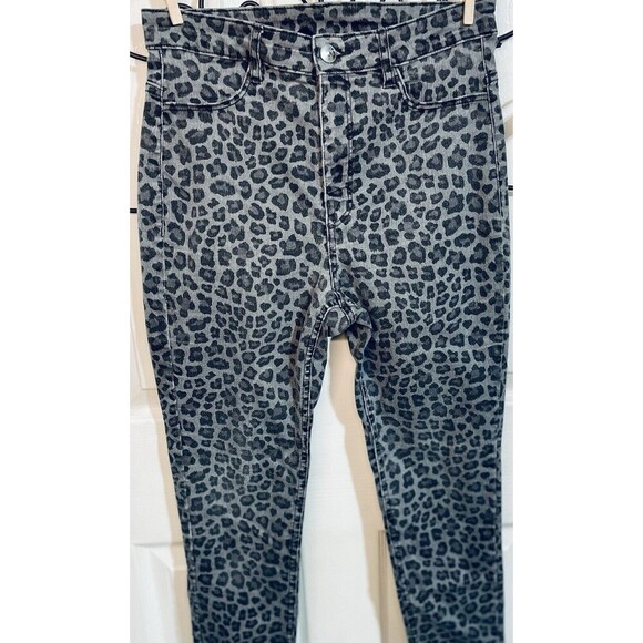 H&M Grey Jeans Sz26 Waist Animal Print Distressed Cuff Stretchy - Picture 3 of 8